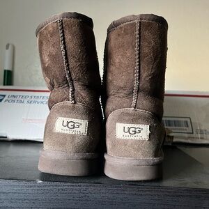 Ugg Australia Big Kids Brown Classic Short Sheepskin Boot Shoes -Size 4